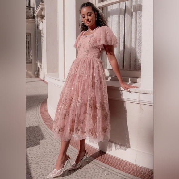 JessaKae Dresses & Skirts - NWT JessaKae Eloise Pink Blush Sequin Midi Dress